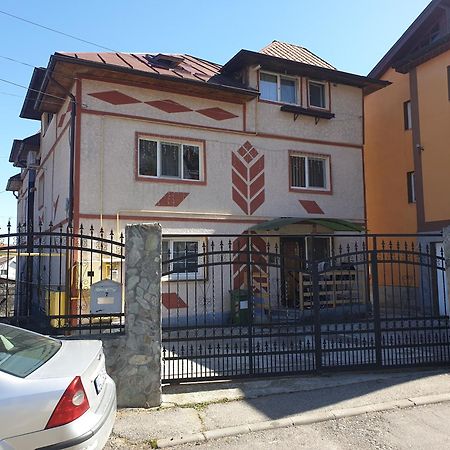 Apartament Mansarda Venus Ramnicu Valcea Exterior photo