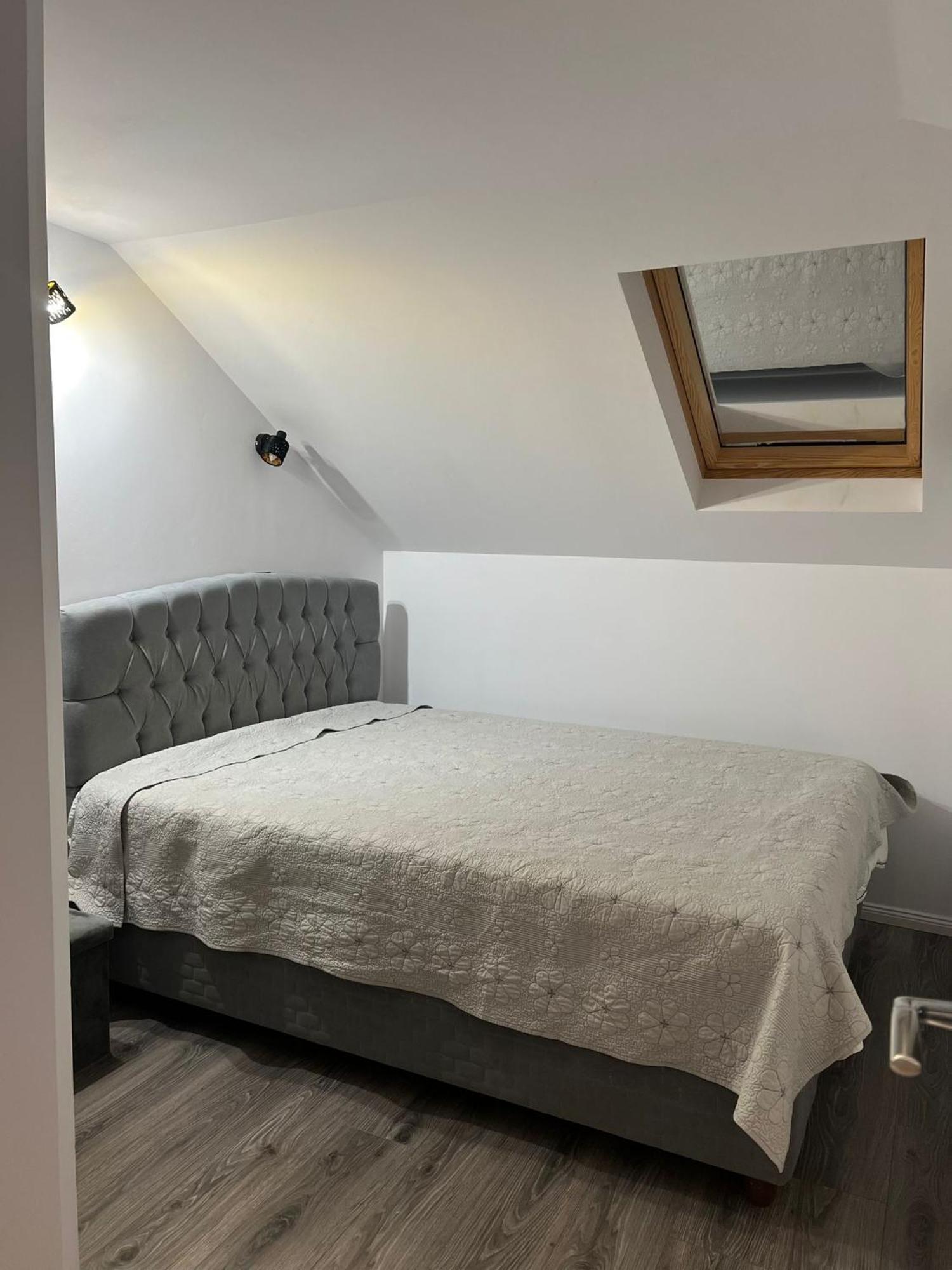 Apartament Mansarda Venus Ramnicu Valcea Exterior photo